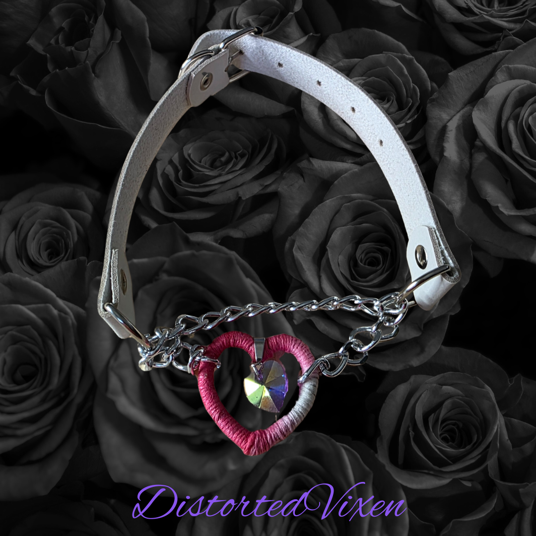Pink & White Heart Choker – Wrapped Fiber Heart with Crystal Charm – Adjustable Chain Choker – Soft Grunge / Alt Jewelry