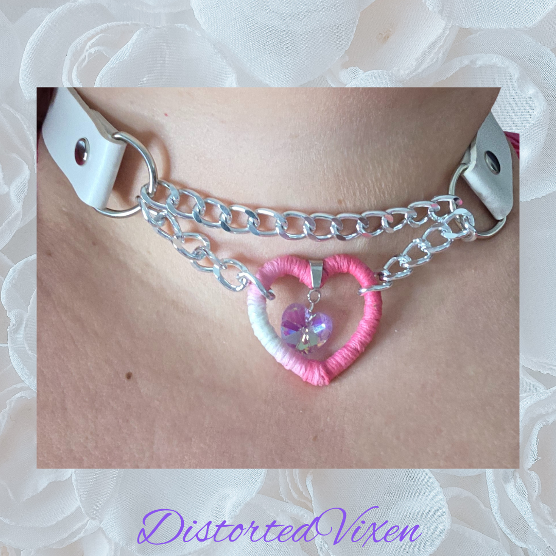 Pink & White Heart Choker – Wrapped Fiber Heart with Crystal Charm – Adjustable Chain Choker – Soft Grunge / Alt Jewelry