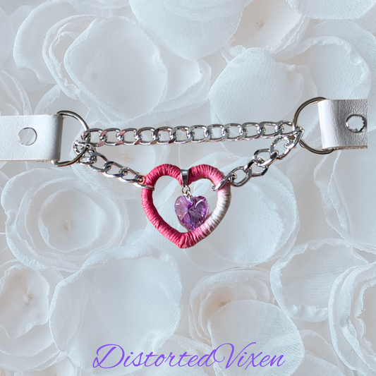 Pink & White Heart Choker – Wrapped Fiber Heart with Crystal Charm – Adjustable Chain Choker – Soft Grunge / Alt Jewelry
