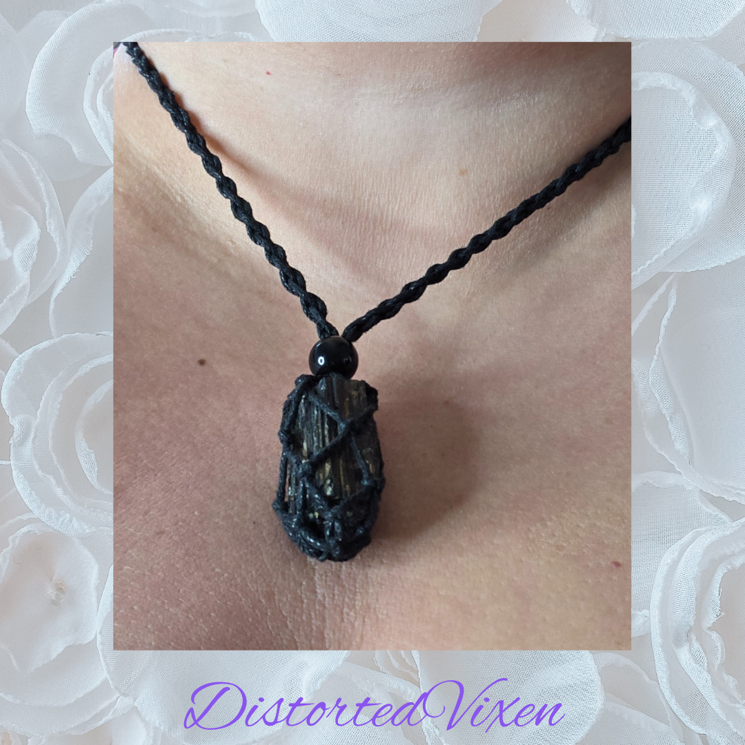 Black Tourmaline Macramé Necklace, Raw Crystal Protection Necklace, Grounding Stone Jewelry