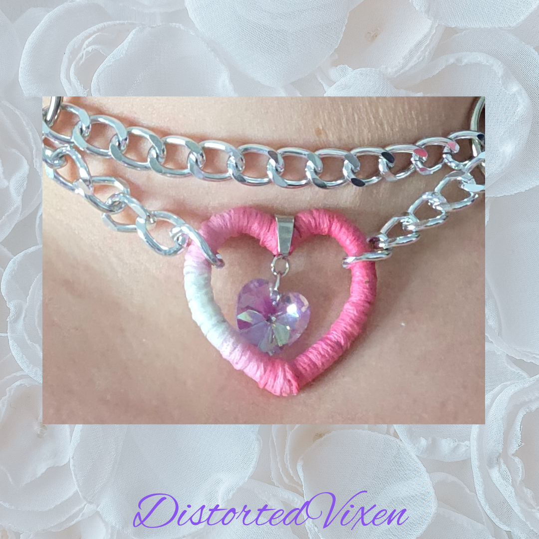 Pink & White Heart Choker – Wrapped Fiber Heart with Crystal Charm – Adjustable Chain Choker – Soft Grunge / Alt Jewelry
